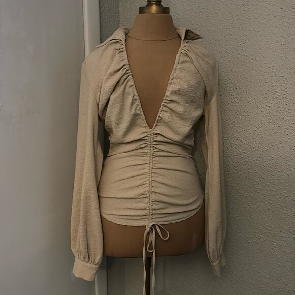 PrettyLittleThing Stone Textured V-Neck Ruched Long Sleeve Top 4 Bodycon Casual - Picture 1 of 10